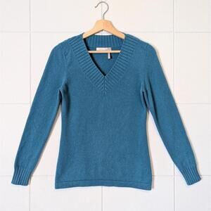 Classiques Entier 100% cashmere deep V neck sweater